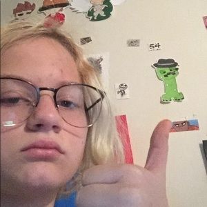 Meet your Posher, Brooke